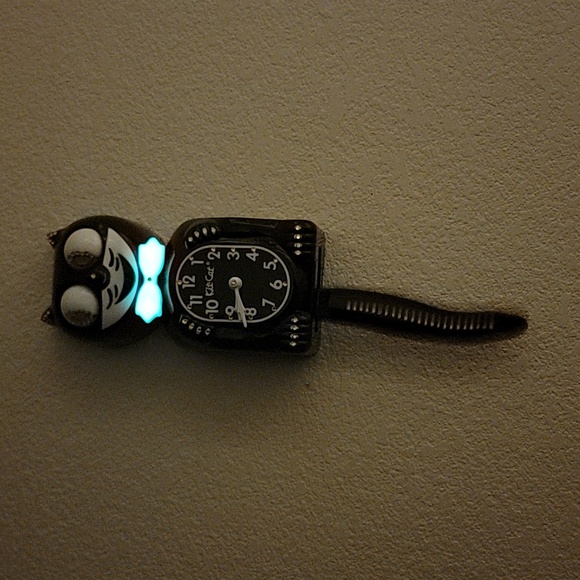 Jeweled Kit-Cat Klock with GLOW IN THE DARK BOWTIE & two tails RARE CLOCK - Picture 6 of 10